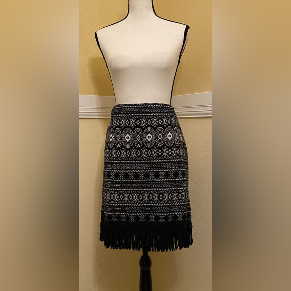COWGIRL JUSTICE Ladies Skirt; XL; Black & White; NWOT.